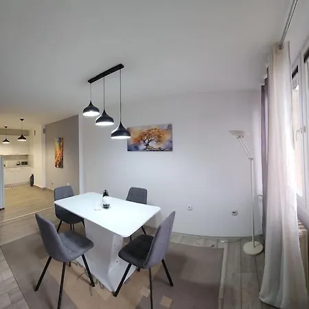 Center W Free P Apartment